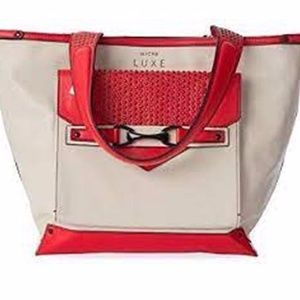 MICHE LUXE Demi Hampton